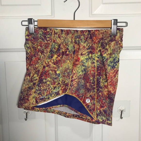 Lululemon shorts size 4 Like new - Picture 1 of 8